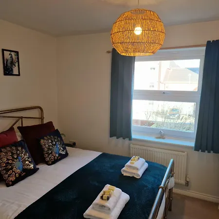 Pet-Friendly 2 Bed Home Near Chester Train Station. For 6 People. Exterior photo