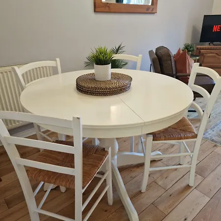 Pet-Friendly 2 Bed Home Near Chester Train Station. For 6 People. Exterior photo
