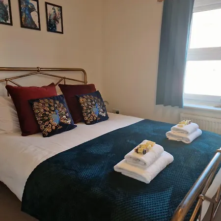 Pet-Friendly 2 Bed Home Near Chester Train Station. For 6 People. Exterior photo