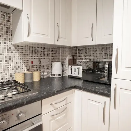 Pet-Friendly 2 Bed Home Near Chester Train Station. For 6 People. Exterior photo