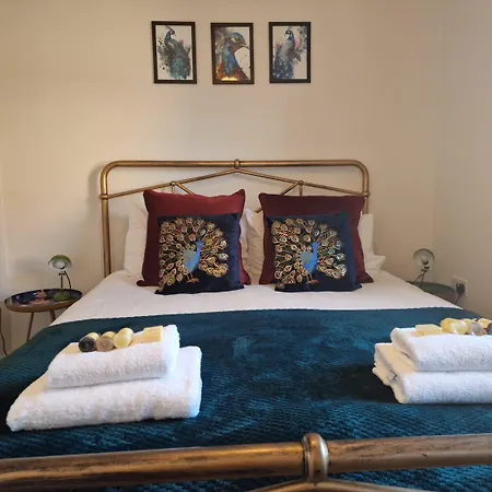 Pet-Friendly 2 Bed Home Near Chester Train Station. For 6 People. Exterior photo