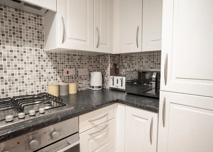 Pet-Friendly 2 Bed Home Near Chester Train Station. For 6 People.
