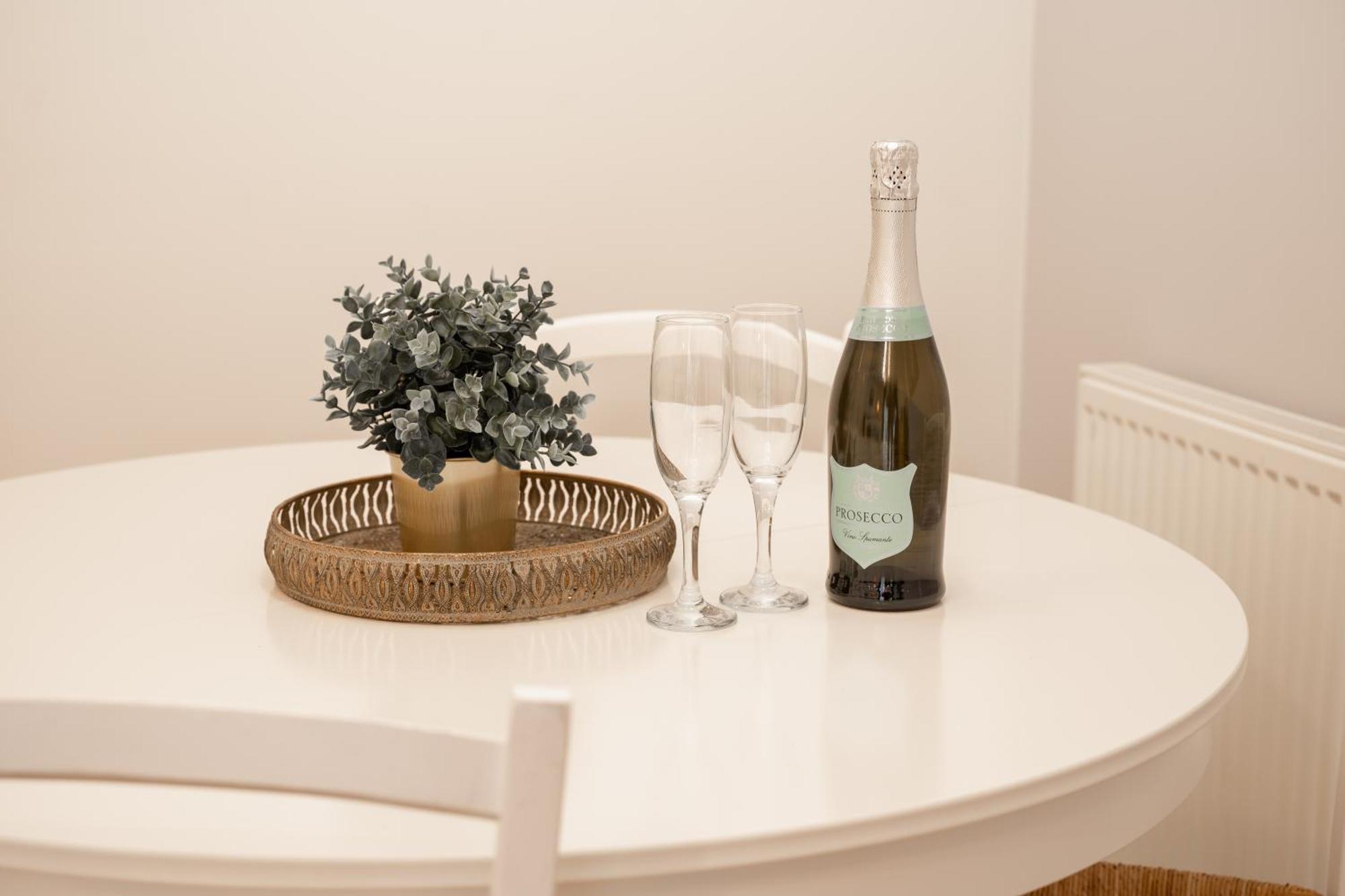 Pet-friendly 2 Bed Near Train Station. For 6 People. * Chester