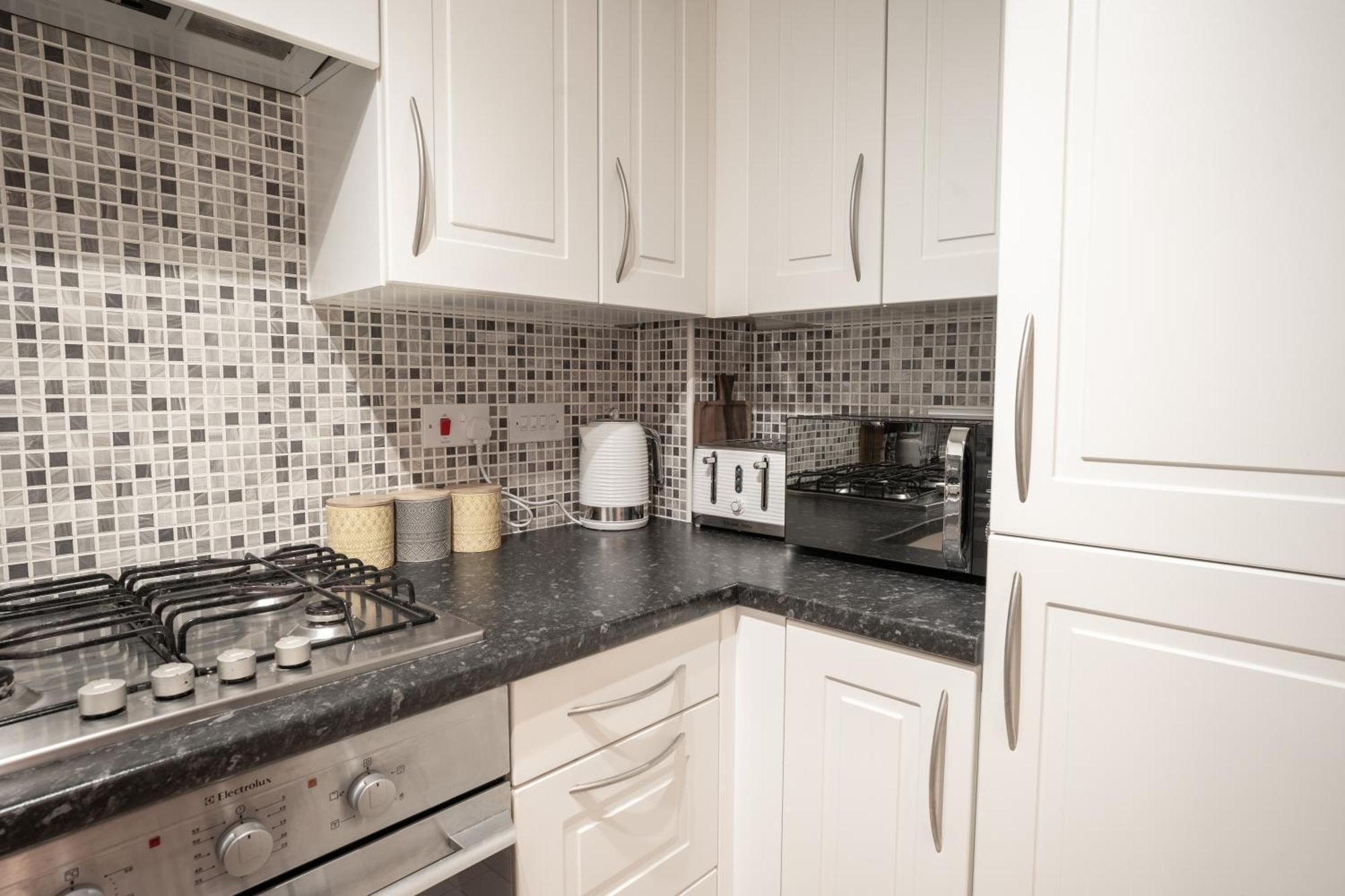 Holiday home Pet-friendly 2 Bed Near Train Station. For 6 People. *