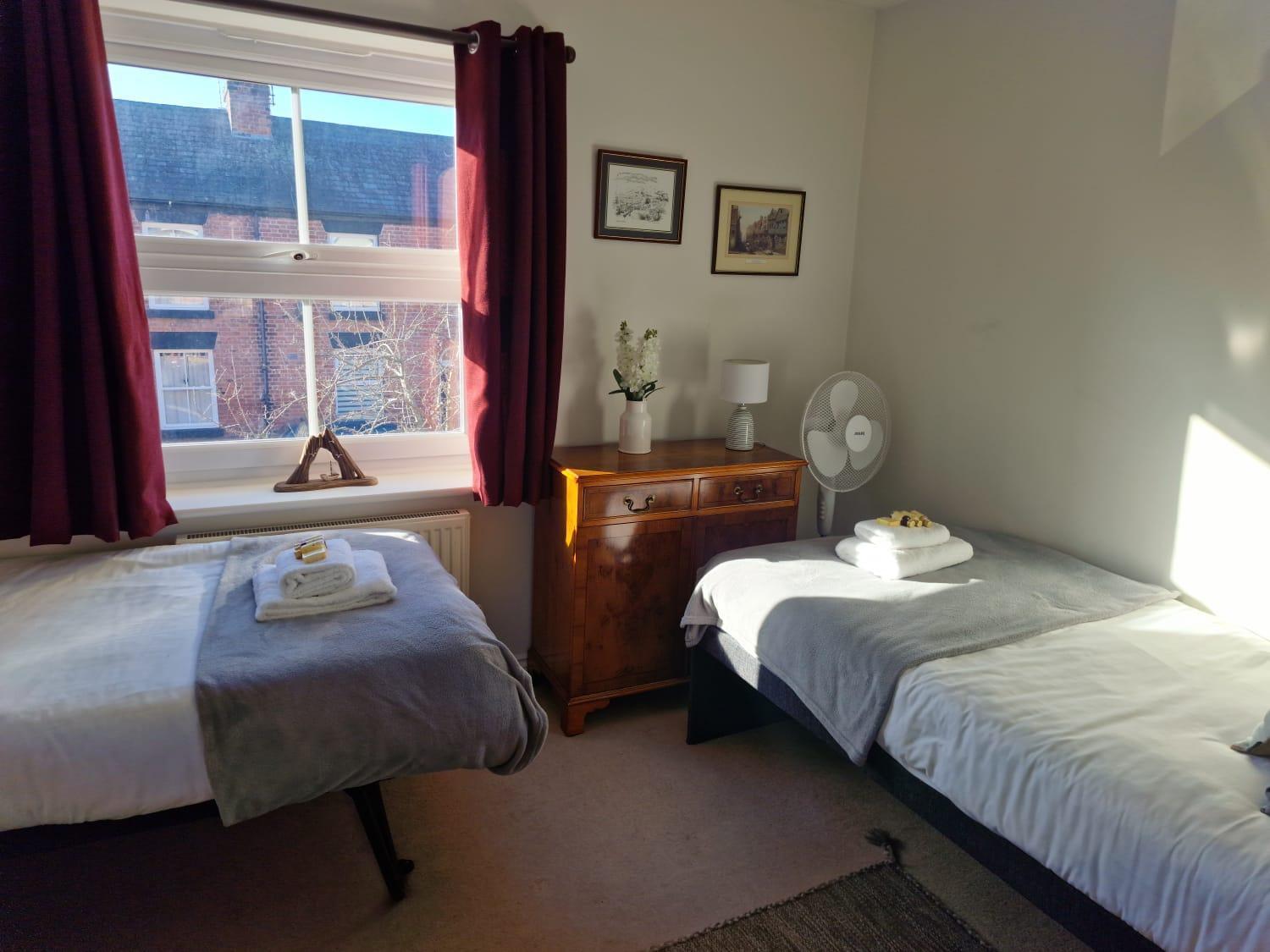 Pet-friendly 2 Bed Near Train Station. For 6 People. * Chester