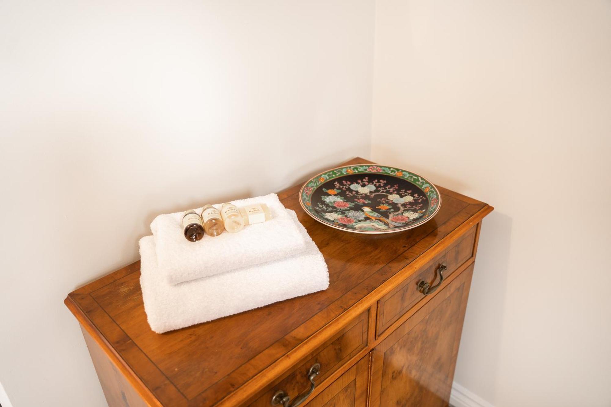 Pet-friendly 2 Bed Near Train Station. For 6 People. Holiday home