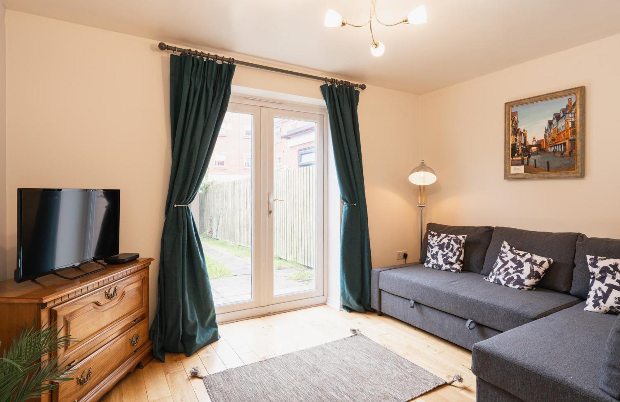 Holiday home Pet-friendly 2 Bed Near Train Station. For 6 People. *