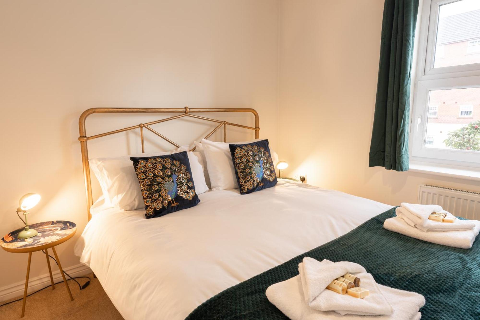 Pet-friendly 2 Bed Near Train Station. For 6 People. Holiday home *