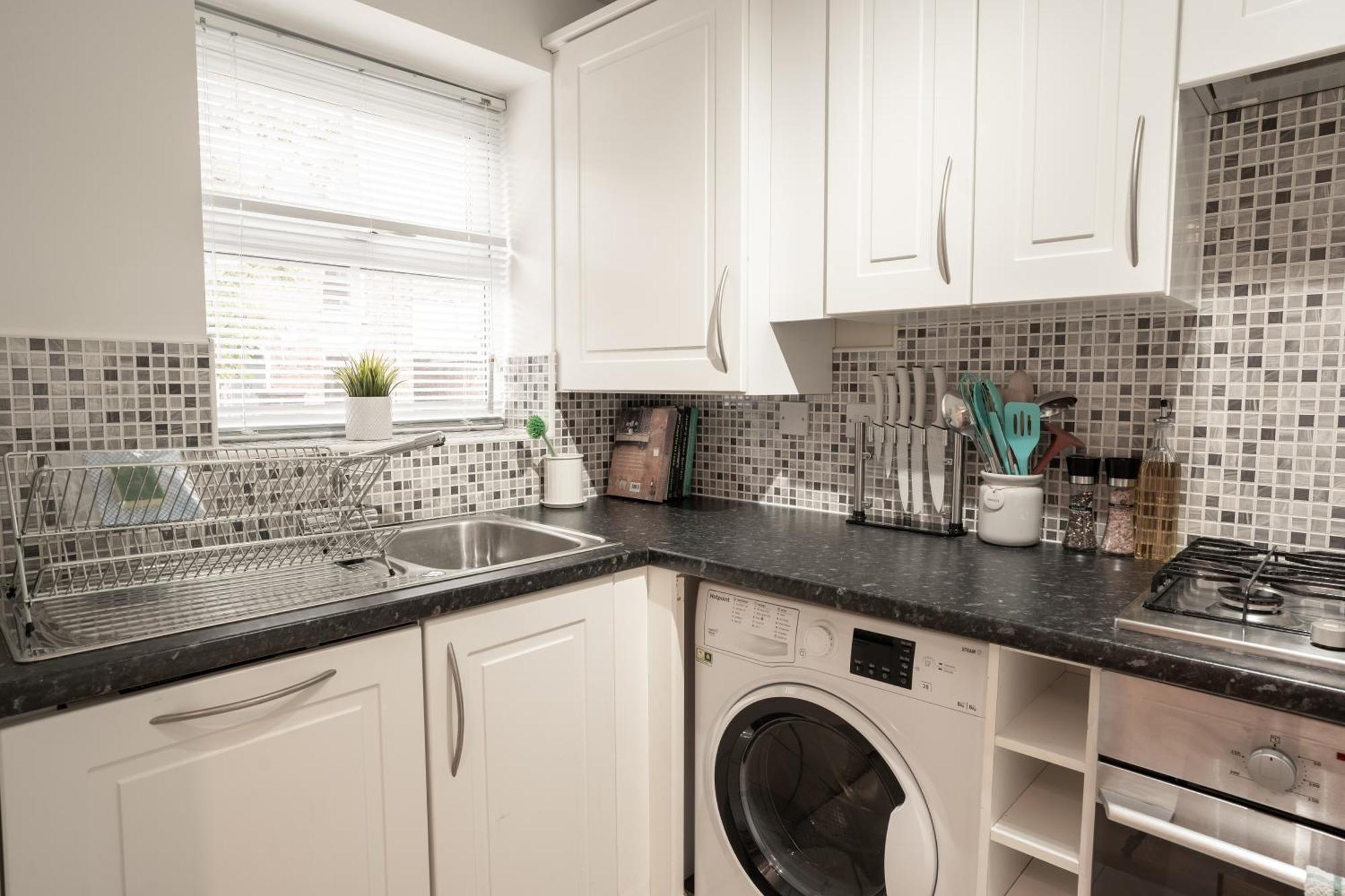 Pet-friendly 2 Bed Near Train Station. For 6 People. Holiday home